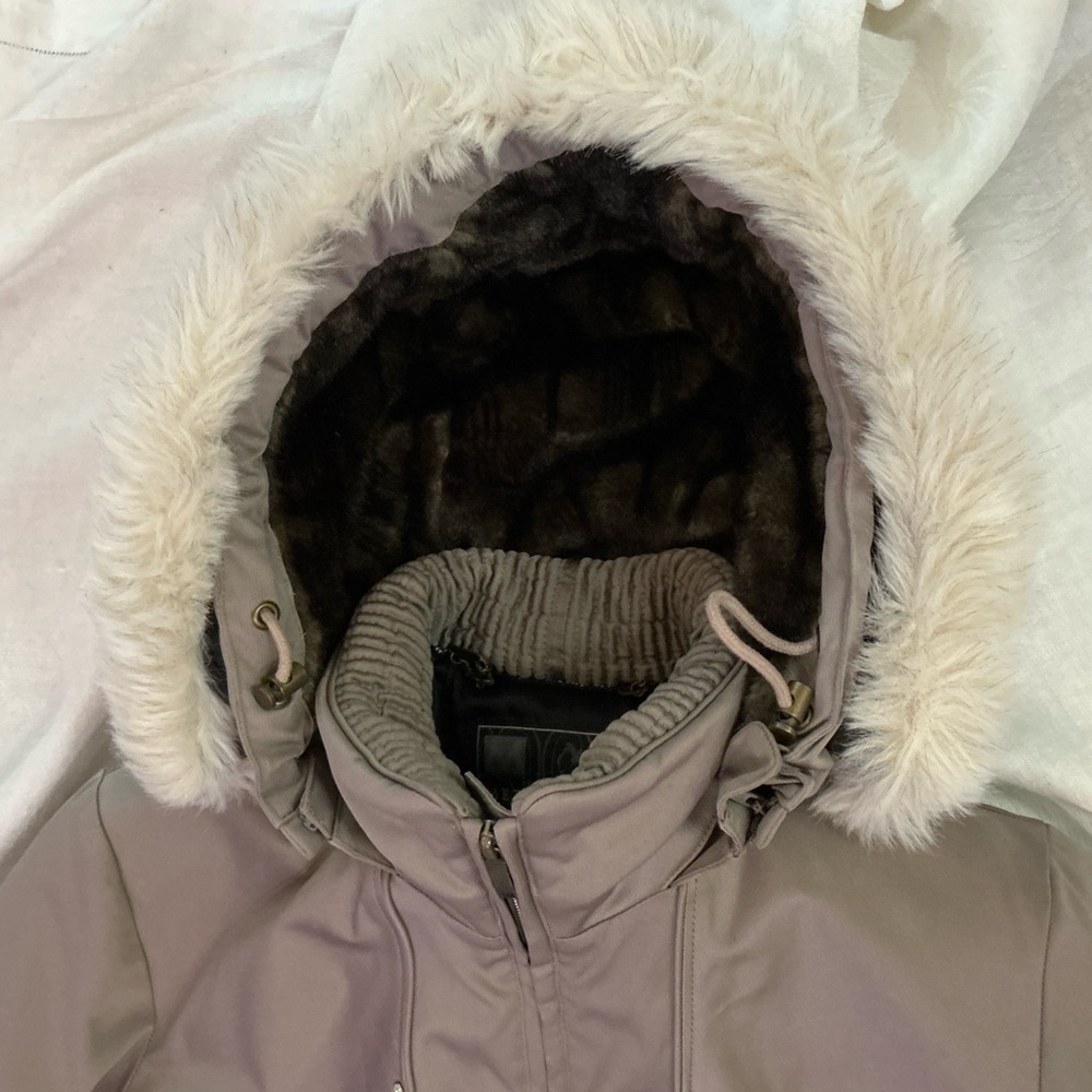Gorgeous ladies, metropolis Rhapsody, ski jacket, tan size 8 fur hood and cuffs